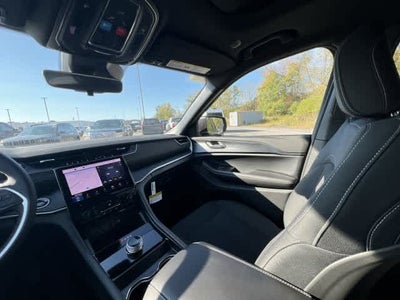 2027 Jeep Grand Cherokee GRAND CHEROKEE LAREDO X 4X4