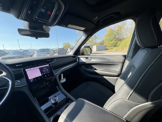 2027 Jeep Grand Cherokee GRAND CHEROKEE LAREDO X 4X4