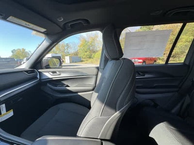 2027 Jeep Grand Cherokee GRAND CHEROKEE LAREDO X 4X4