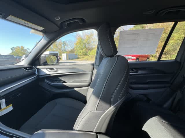 2027 Jeep Grand Cherokee GRAND CHEROKEE LAREDO X 4X4