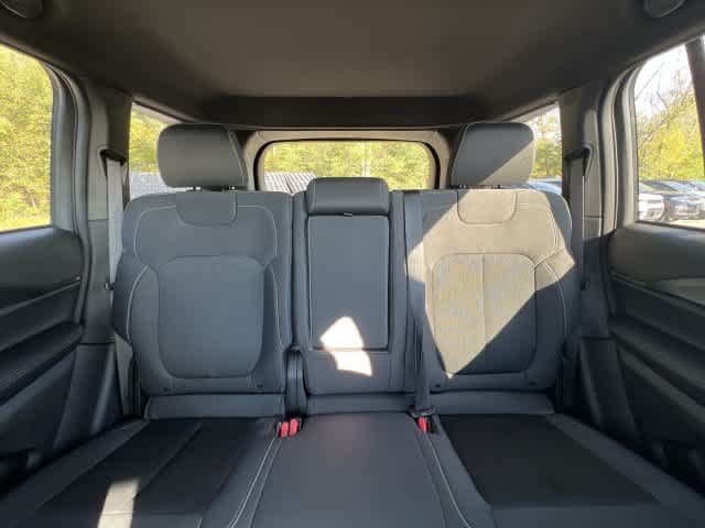 2027 Jeep Grand Cherokee GRAND CHEROKEE LAREDO X 4X4