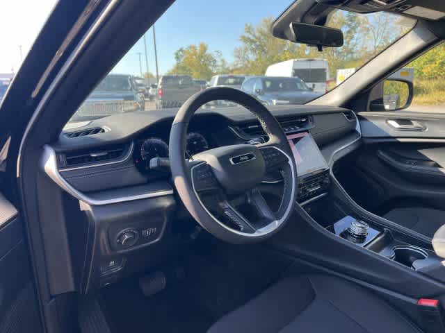 2027 Jeep Grand Cherokee GRAND CHEROKEE LAREDO X 4X4