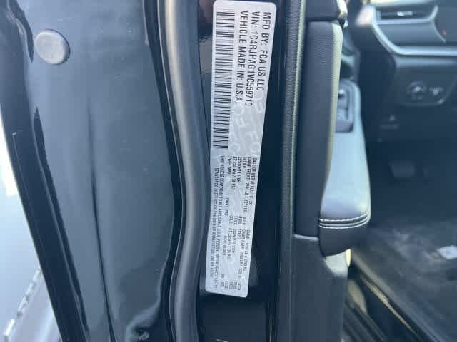 2027 Jeep Grand Cherokee GRAND CHEROKEE LAREDO X 4X4