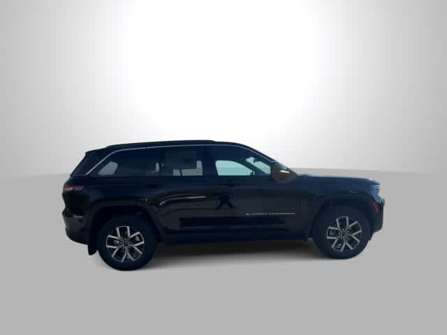 2027 Jeep Grand Cherokee GRAND CHEROKEE LAREDO X 4X4