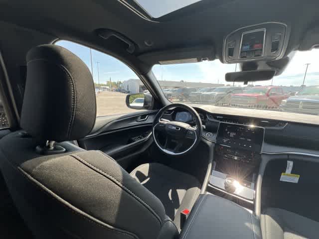 2026 Jeep Grand Cherokee GRAND CHEROKEE LAREDO X 4X4