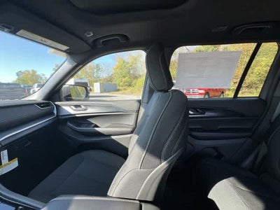 2027 Jeep Grand Cherokee GRAND CHEROKEE LAREDO X 4X4
