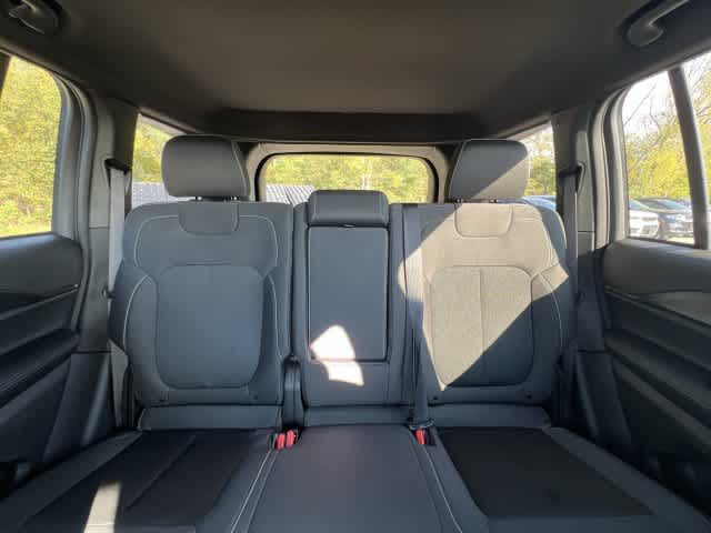 2027 Jeep Grand Cherokee GRAND CHEROKEE LAREDO X 4X4