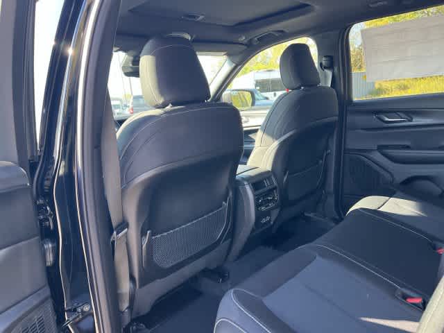 2027 Jeep Grand Cherokee GRAND CHEROKEE LAREDO X 4X4