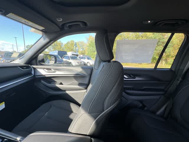 2026 Jeep Grand Cherokee GRAND CHEROKEE LAREDO X 4X4