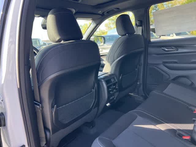 2026 Jeep Grand Cherokee GRAND CHEROKEE LAREDO X 4X4