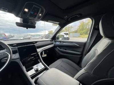 2027 Jeep Grand Cherokee GRAND CHEROKEE LAREDO X 4X4