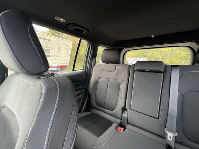 2027 Jeep Grand Cherokee GRAND CHEROKEE LAREDO X 4X4