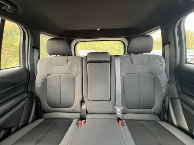 2027 Jeep Grand Cherokee GRAND CHEROKEE LAREDO X 4X4