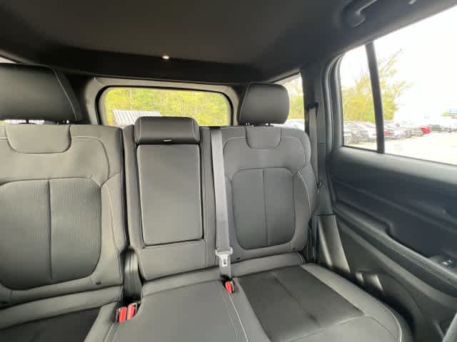 2027 Jeep Grand Cherokee GRAND CHEROKEE LAREDO X 4X4