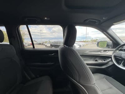 2027 Jeep Grand Cherokee GRAND CHEROKEE LAREDO X 4X4