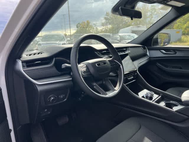2027 Jeep Grand Cherokee GRAND CHEROKEE LAREDO X 4X4