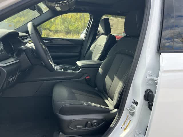 2027 Jeep Grand Cherokee GRAND CHEROKEE LAREDO X 4X4