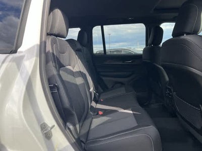 2027 Jeep Grand Cherokee GRAND CHEROKEE LAREDO X 4X4
