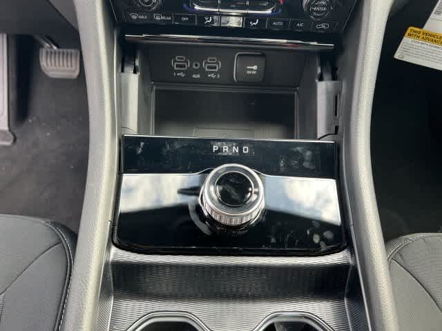 2027 Jeep Grand Cherokee GRAND CHEROKEE LAREDO X 4X4