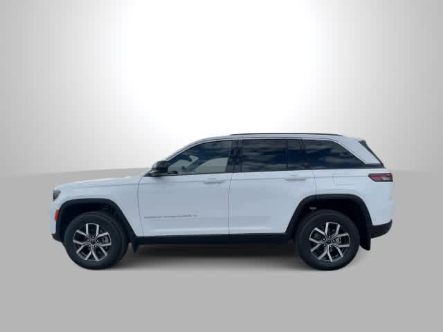 2027 Jeep Grand Cherokee GRAND CHEROKEE LAREDO X 4X4