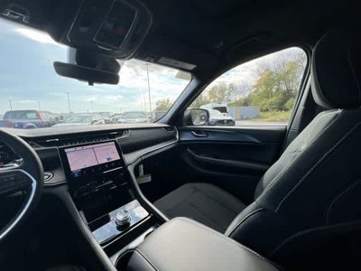 2027 Jeep Grand Cherokee GRAND CHEROKEE LAREDO X 4X4