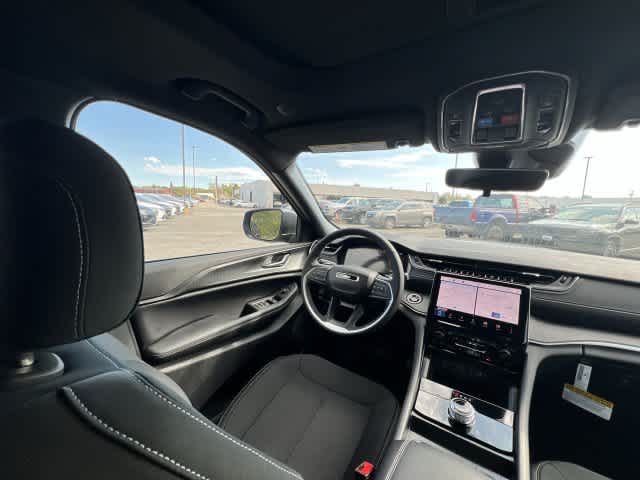 2027 Jeep Grand Cherokee GRAND CHEROKEE LAREDO X 4X4