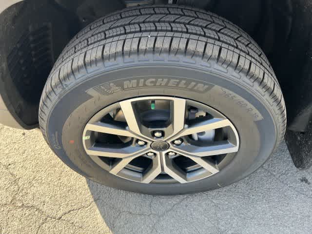 2027 Jeep Grand Cherokee GRAND CHEROKEE LAREDO X 4X4