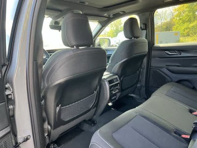 2027 Jeep Grand Cherokee GRAND CHEROKEE LAREDO X 4X4