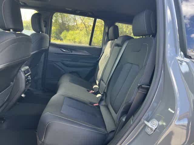 2027 Jeep Grand Cherokee GRAND CHEROKEE LAREDO X 4X4
