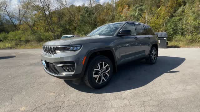 2027 Jeep Grand Cherokee GRAND CHEROKEE LAREDO X 4X4