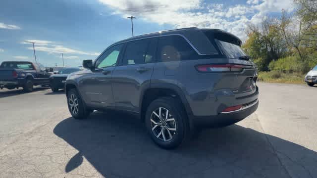 2027 Jeep Grand Cherokee GRAND CHEROKEE LAREDO X 4X4