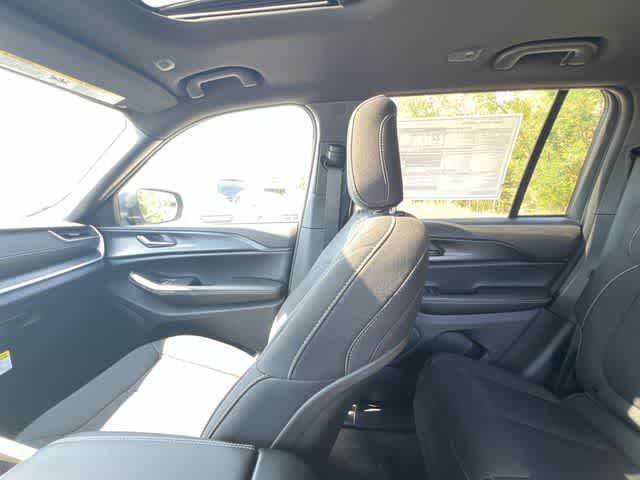 2026 Jeep Grand Cherokee GRAND CHEROKEE LAREDO X 4X4