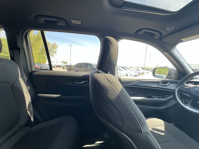 2026 Jeep Grand Cherokee GRAND CHEROKEE LAREDO X 4X4