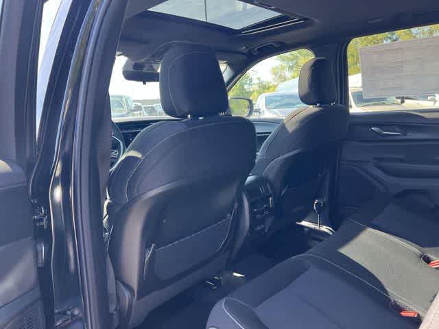 2026 Jeep Grand Cherokee GRAND CHEROKEE LAREDO X 4X4