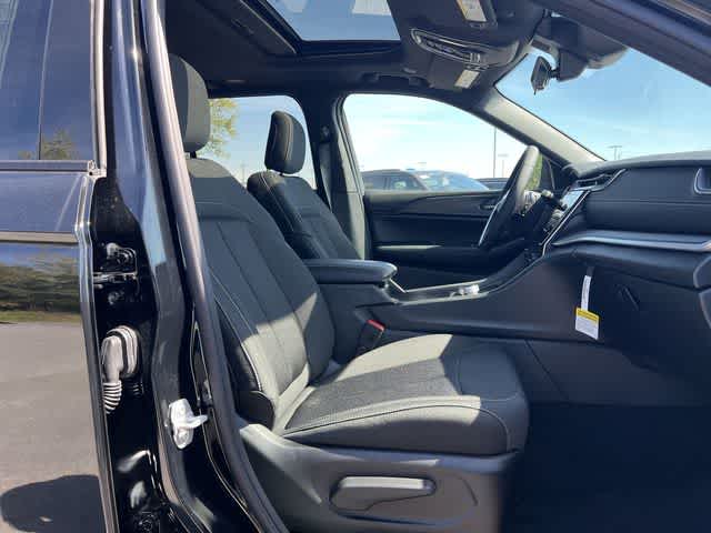 2026 Jeep Grand Cherokee GRAND CHEROKEE LAREDO X 4X4