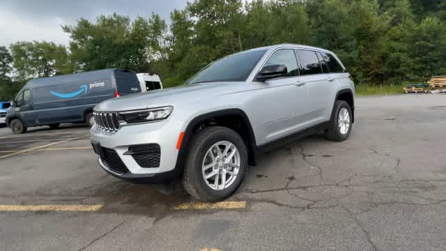 2026 Jeep Grand Cherokee GRAND CHEROKEE LAREDO X 4X4