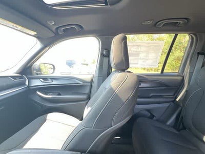 2026 Jeep Grand Cherokee GRAND CHEROKEE LAREDO X 4X4