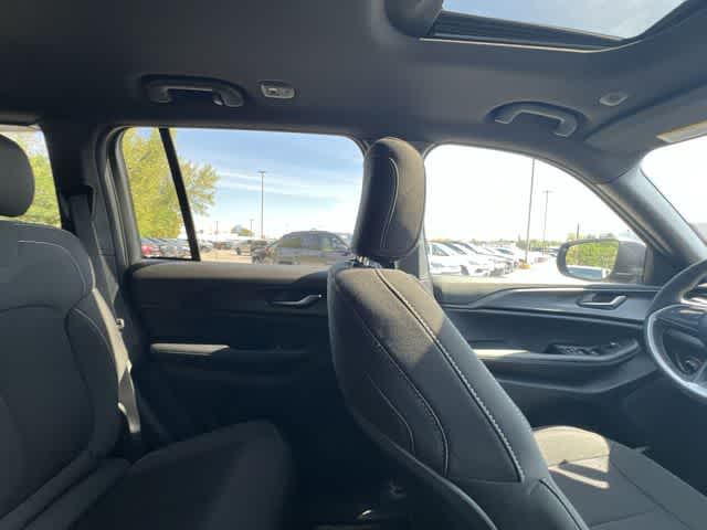 2026 Jeep Grand Cherokee GRAND CHEROKEE LAREDO X 4X4