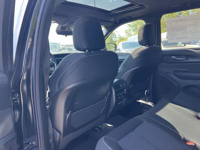2026 Jeep Grand Cherokee GRAND CHEROKEE LAREDO X 4X4