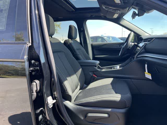 2026 Jeep Grand Cherokee GRAND CHEROKEE LAREDO X 4X4