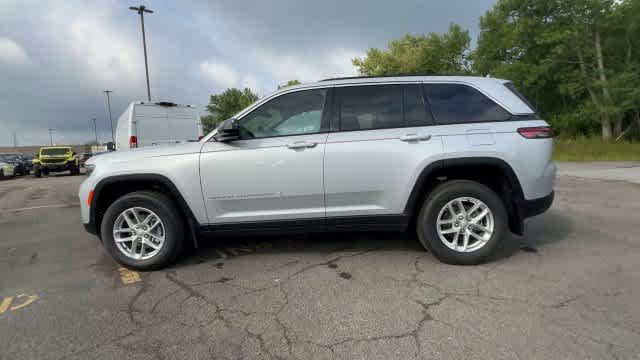 2026 Jeep Grand Cherokee GRAND CHEROKEE LAREDO X 4X4