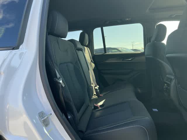 2026 Jeep Grand Cherokee GRAND CHEROKEE LAREDO X 4X4