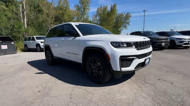 2026 Jeep Grand Cherokee GRAND CHEROKEE LAREDO ALTITUDE 4X4