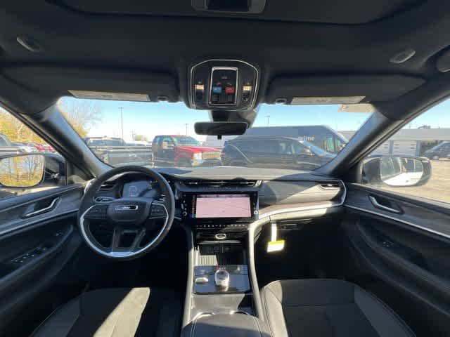2027 Jeep Grand Cherokee GRAND CHEROKEE LAREDO ALTITUDE 4X4