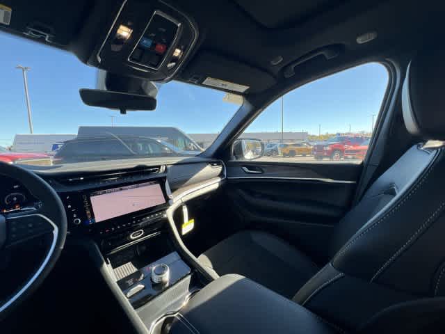 2027 Jeep Grand Cherokee GRAND CHEROKEE LAREDO ALTITUDE 4X4