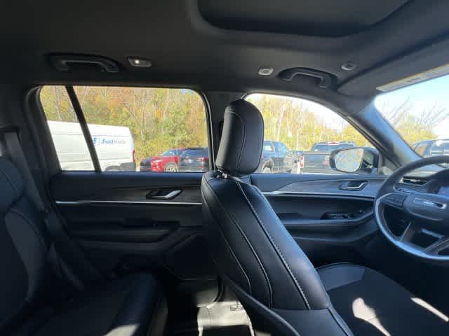2027 Jeep Grand Cherokee GRAND CHEROKEE LAREDO ALTITUDE 4X4