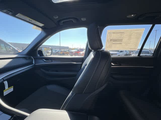 2027 Jeep Grand Cherokee GRAND CHEROKEE LAREDO ALTITUDE 4X4
