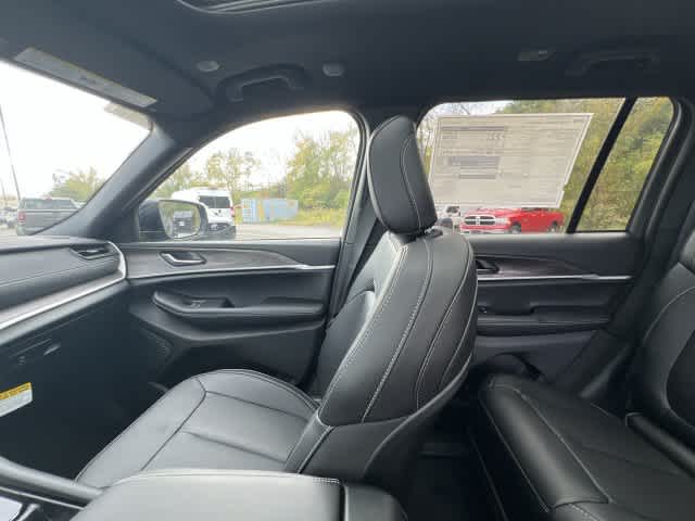 2027 Jeep Grand Cherokee GRAND CHEROKEE LIMITED 4X4