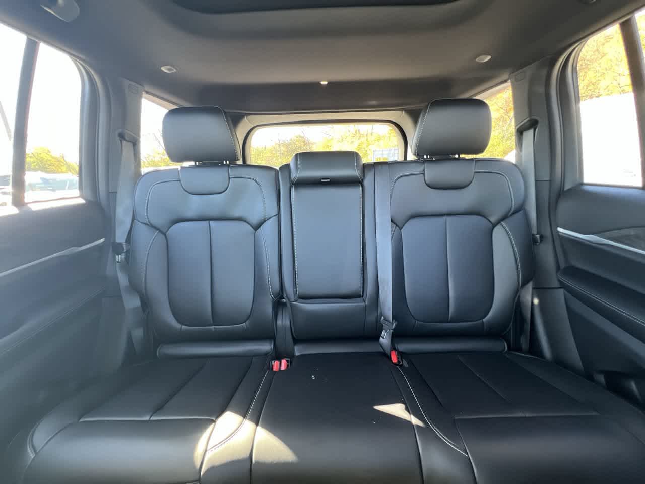 2027 Jeep Grand Cherokee GRAND CHEROKEE LIMITED 4X4