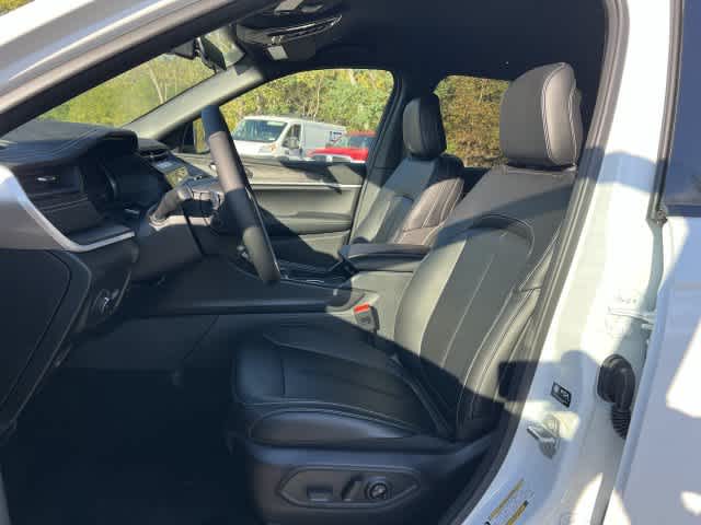 2027 Jeep Grand Cherokee GRAND CHEROKEE LIMITED 4X4